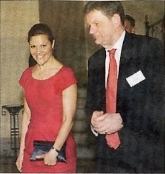 [Bild. Kronprinsessan Victoria och Expertr�dets ordf Ulf Berg]