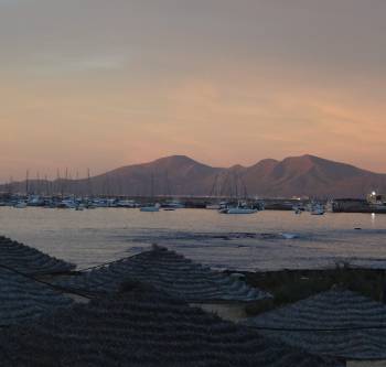 [Bild: Waikiki, Corralejos marina & hamn och Lanzarote]