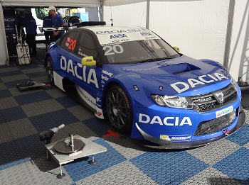 Bild: STCC Rally Dacia-stallet]