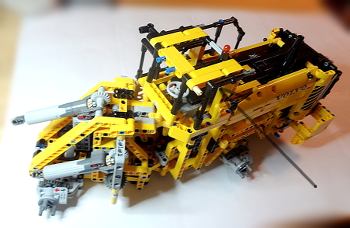 [Bild: LEGO 42030 Volvo L350F]